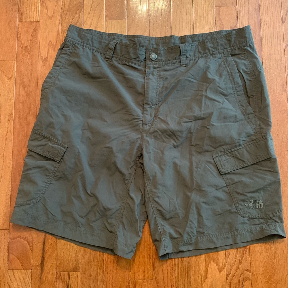 THE NORTH FACE Men's 38 Horizon Nylon Cargo Utility Hiking Shorts Green Outdoor
